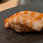 鮨 こもれび - 車海老には紅白のシャリで。