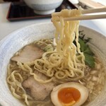 日光湯元レストハウス - 自家製縮れ太麺。