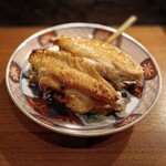 ワインと炭火串焼 銀座 荻 - 比内地鶏手羽先