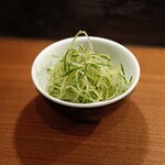 ワインと炭火串焼 銀座 荻 - 胡瓜と茗荷と大葉のサラダ