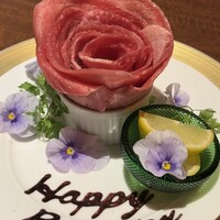 焼肉 龍華園 - 誕生日祝いにおすすめ、牛タンフラワー