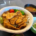 若草 - みかわポーク　生姜焼き丼
お野菜もたっぷりで、タレとの相性抜群です