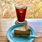 カフェ 崖の上 - アールグレイチーズケーキと水出しアイスコーヒー