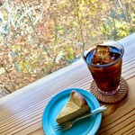 カフェ 崖の上 - アールグレイチーズケーキと水出しアイスコーヒー