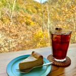 カフェ 崖の上 - アールグレイチーズケーキと水出しアイスコーヒー