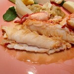 ベルエキップ - 食べてみると
      オマールブルーの瑞々しさ、プリッと食感が凄く❗️
      味わいも、これは好みだと感じた
      
      今回はメスを使われているとの話で
      親方さんは綺麗な味が好きなんですね　と話された