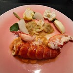 ベルエキップ - カリフラワーシャキシャキ感
      リンゴのサッパリ感
      
      オマールブルーのまた違った
      旨味感がシッカリとキャベツに乗っていて
      
      組み合わせるとオマールブルーの
      違う味わいを補完しあい面白く美味しいなあ❗️