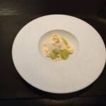 ベルエキップ - ◯シャインマスカットのバシュラン
      バニラアイスの甘み
      バニラアイスの甘みを予想していたのに
      
      予想に反して
      塩味と甘み、チーズのコク感あるクリームと
      バニラアイスの甘みが合わさって甘じょっぱく