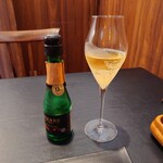 ベルエキップ - ◯ピエールゼロ
            フルーティさとドライさ、酸味感が心地良くて
            味わいの切り替えにも最適で美味しい