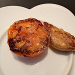 ベルエキップ - シッカリとした旨味感に
      
      表面をコンガリとグリルされたトマトの
      酸味や加熱による甘み感が合わさり
      
      フォアグラの味を締めてくれて美味しあなあ♪