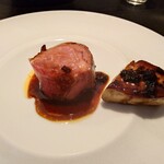 ベルエキップ - フォアグラは外の焼き感お中の生感の感覚が心地良く
      
      口の中に広がる
      トロッとしている旨み感の密度、広がり感ある味わい
      
      先程出されている品より、レベルが高く感じるよねえ❗️