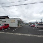 ベルエキップ - 店舗外観、駐車場