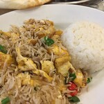 インド料理 パリワル - フライドライスがとても美味しかったのでフライドライスをおかずに白米を食べてみたら、白米の美味しさも際立つという相乗効果が