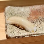 匠 進吾 - 果てしない隅に、墨烏賊（笑）
      いつも、これがないと物足りない(^^)
      しっかりと、墨烏賊らしい食感と甘みで美味しい。