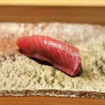 325171114 - 中トロ。
                        こちらもバランスよき。