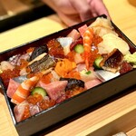 匠 進吾 - 相変わらず、宝石箱のような美しいバラちらし。
      私は一度も食べたことがない（笑）
      いつかいただいてみたい。