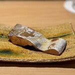 匠 進吾 - 太刀魚の味噌柚庵焼き。
      完全にお酒のお供に特化した一品。この日は、漬け込みが気持ち優しめでしたが、私はこのぐらいの方が好み。