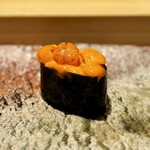 匠 進吾 - 馬糞雲丹。
      養殖なりの味わいの良さもあります。