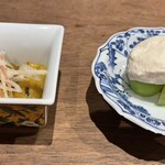 赤坂 こみかん - ・白和え(700円)〜葡萄と甘い豆腐
・焼き茄子 おぼろ浸し(700円)〜頼んでないけど、お通し？