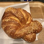 THE CITY BAKERY Minamoa 히로시마 - 프레첼 크루아상/462엔♪