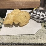 赤坂 こみかん - ・天ぷら 穴子(500円)〜衣はカリカリ。塩と天汁で。ホクホク熱々で旨い