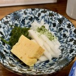 みなと食堂 - 小鉢（長芋・雌株・玉子）