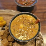 HOPPERS - カレーはココナッツベースのエビカレーを選びました！