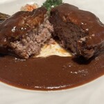 ゴメンネJIRO - 肉厚なステーキなのに、もちろん中身までちょうどいい具合に火が通っていて、最高に食べ応えがありおいしかったです。