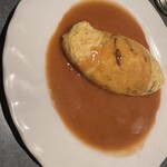 ゴメンネJIRO - 秋の味覚なのか、キノコのオムライスです。これまでしっかりとしたソースの養殖が多い中、こちらは酸味がありとてもさっぱりといただけました。