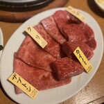 炭火焼肉ホルモン まるは - 
