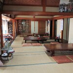 手打そば 草太 - 店内は昔の公民館くらいに広い