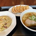 大阪王将 - 料理写真:◆ラーメンと焼飯のハーフ&ハーフ&餃子◆