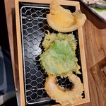 居酒屋tsugumi 2号店 - 天ぷら定番選べる三種盛り（キス、大葉２枚、タコ）