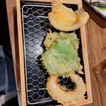 居酒屋tsugumi - 天ぷら定番選べる三種盛り（キス、大葉２枚、タコ）