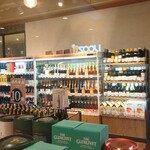 SAKE PLACE - SAKE PLACE 横川店 店内にはいろんな酒があります (2025.10.23)