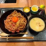 和牛専門 牛めし 前田優 - 