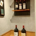 SAKE PLACE - SAKE PLACE 横川店 店内 コレクションラック棚 (2025.10.23)
