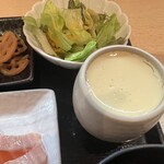 食彩　ゆめ吉 - シンプルに見えますが、下手なとこより全然美味しくて下の方にちょっとだけ具材が入ってました！