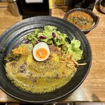 SPICY CURRY 魯珈 - 牡蠣ポタージュのろかプレートとゲリラ限定のプチカレー