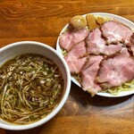 虎一番 - 醤油つけ麺(自家製麺)＋チャーシュー＋タマネギ