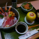 割烹 福源 - 海鮮丼（1300円）…お昼のサービスメニュー…これって定食だよね？アップ