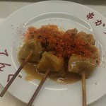 てんぐ - 赤いっぱいかけすぎの、どて焼きです。