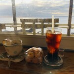 音楽と珈琲の店 岬  - キリマンジャロ700円、アイスコーヒー650円、玄米クッキー500円