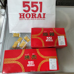 ５５１蓬莱 - 焼売と豚まん