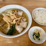 ぜんや - チャーシューメンマラーメン/ライス(漬物付き)