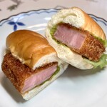 ずんちゃんパン - 昭和のハムカツパン断面　ハムがこんなに厚い！