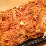 ジュン - 半熟タマゴを絡めて鉄板で焼いているところ