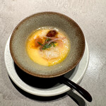 和牛料理 蓮 - 茶碗蒸し　和牛鶏炊き鍋のベースとなる出汁を使ったという味わい深い茶碗蒸し