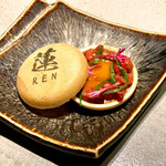 和牛料理 蓮 - 和牛ユッケの最中　サックサクの最中から気品にに満ちたユッケが現れる