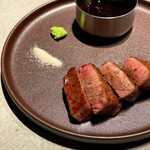 和牛料理 蓮 - 美瑛牛ヒレ 60g　このヒレはとんでもなく美味しい 絶妙な火入れでそのまま食べて感動する タレ、本山葵、藻塩が添えられていたが なにも付けずにいただく